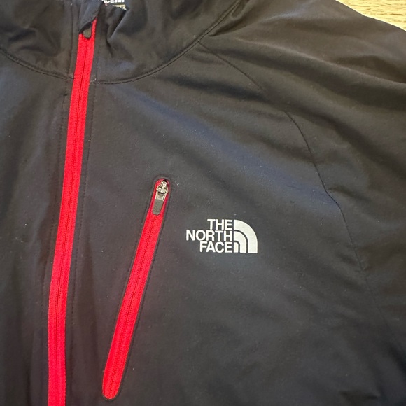Men’s NorthFace lightweight shell - Picture 2 of 12